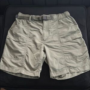 Men's Uniqlo Tan Camping Shorts Medium 6 pockets elastic & belt